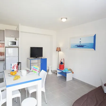 Neat With Microwave * Auberville